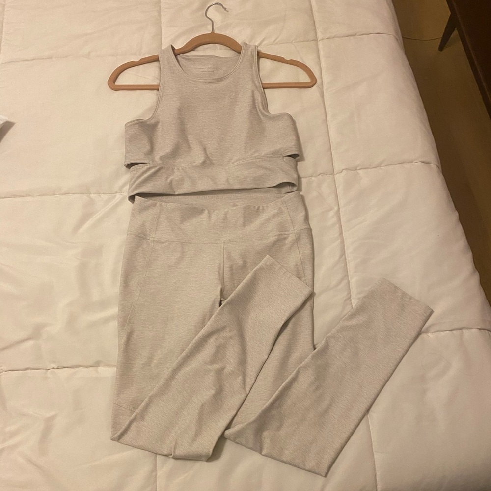 Outdoor voices set oatmeal color size medium